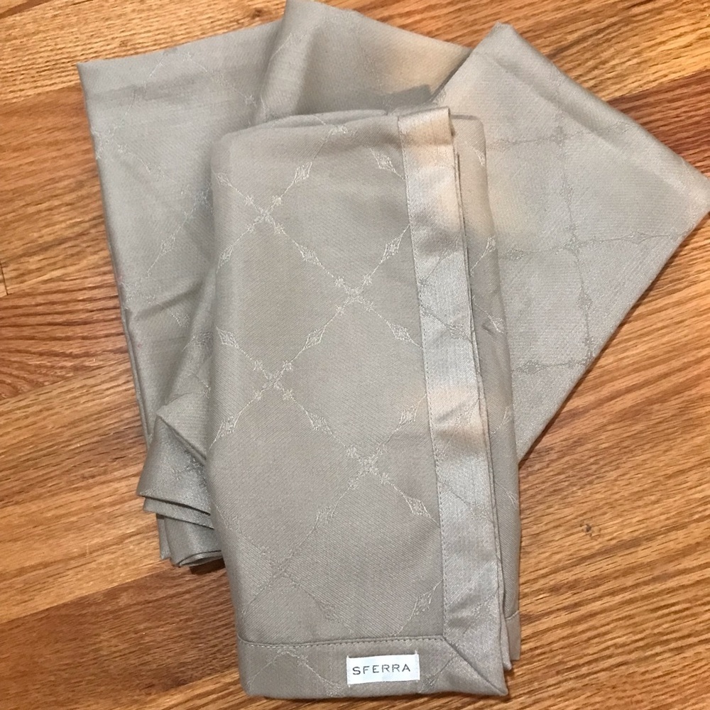 🍽SFERRA Linen Dinner Napkins